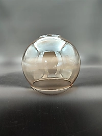 KÜÇÜK AVİZE CAMI.Yuvarlak,düz,bal renkte.(Çap:10.00cm,Duy yuvası:3.00cm)Mum ampule göre (E.14)