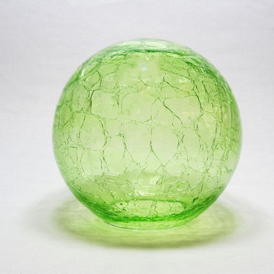 GLOB AVİZE  CAMI.Açık  yeşil renkte.Çatlatılmış desenli.(Çapı:15.00 cm-Duy yuvası:7.00 cm.)(E.27)